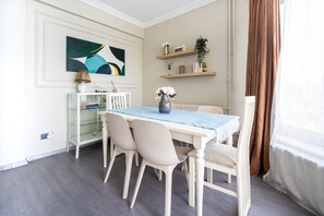 Dining - Bosphorus View 3BR in Kabataş (Istanbul)