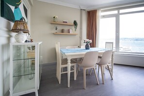 Dining - Bosphorus View 3BR in Kabataş (Istanbul)