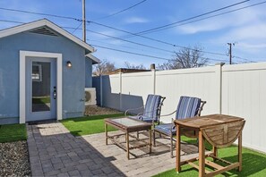 Outdoor dining - Private Prescott Guest Cottage | Modern Comfort Near Downtown (Prescott)