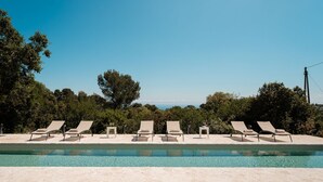Pool - Historic Trulli with Panoramic Pool & Sea View (Selva di Fasano)