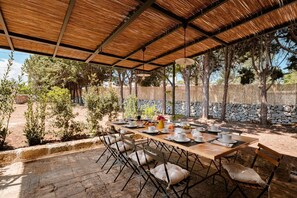 Outdoor dining - Historic Trulli with Panoramic Pool & Sea View (Selva di Fasano)