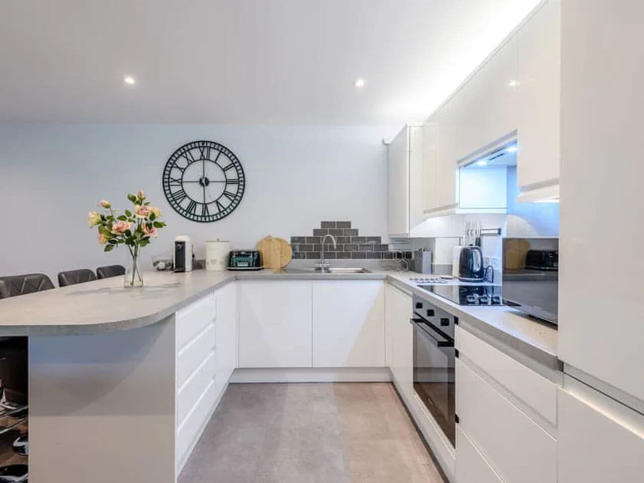 Microondas, horno, parrilla de estufa y lavavajillas 