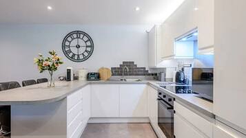 Micro-ondes, four, plaque de cuisson, lave-vaisselle