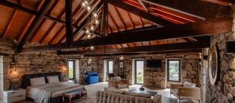 Chalet 'Open Space with Jacuzzi Lamego' – Mountain View, Wi-Fi & Air Conditioning