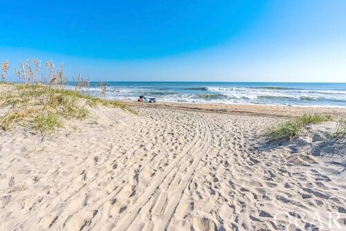 Perfect 3-bedroom 2 bath bungalow w/AC, 4 min walk to beach, pets welcome