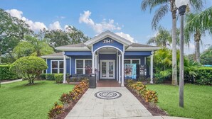 A two-story building with a blue facade and the number 2941 on the front. - Resort Townhome Minutes to Disney (Kissimmee)