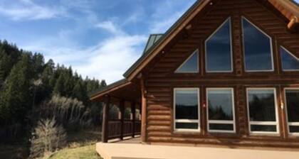 Aspen Ridge - Scenic Mountain Cabin Retreat that Borders Caribou National Forest
