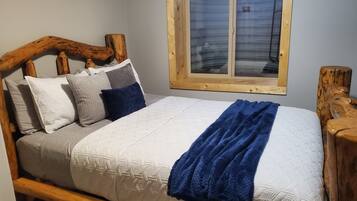 6 bedrooms, iron/ironing board, free WiFi, bed sheets