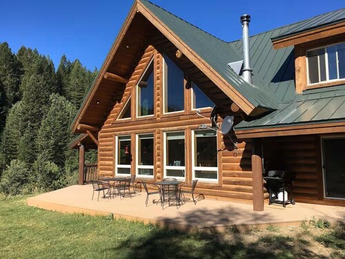 Aspen Ridge - Scenic Mountain Cabin Retreat that Borders Caribou National Forest
