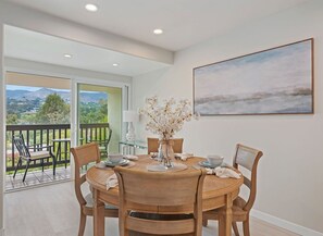 Dining - Montecito Penthouse, 2 + 2, walk to Butterfly Beach & Coast Village Road (Montecito)