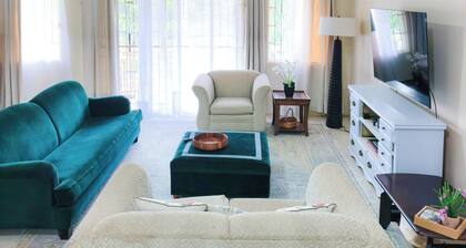 Mountain Charmer - serene & tucked away retreat, only minutes from amenities