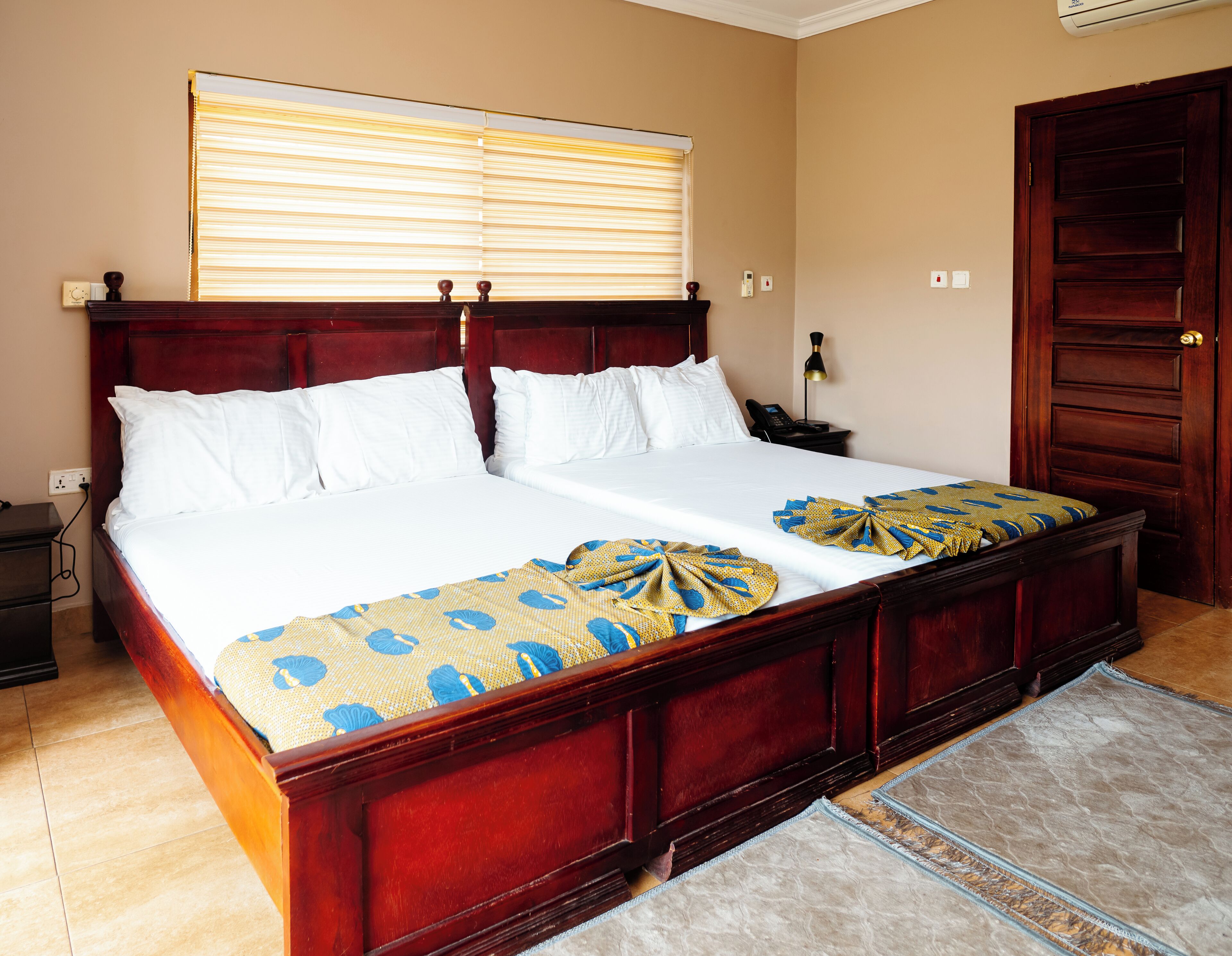 Habitación Deluxe con 2 camas individuales, balcón, vistas a la montaña | Escritorio, espacio para trabajar con un portátil, wifi gratis