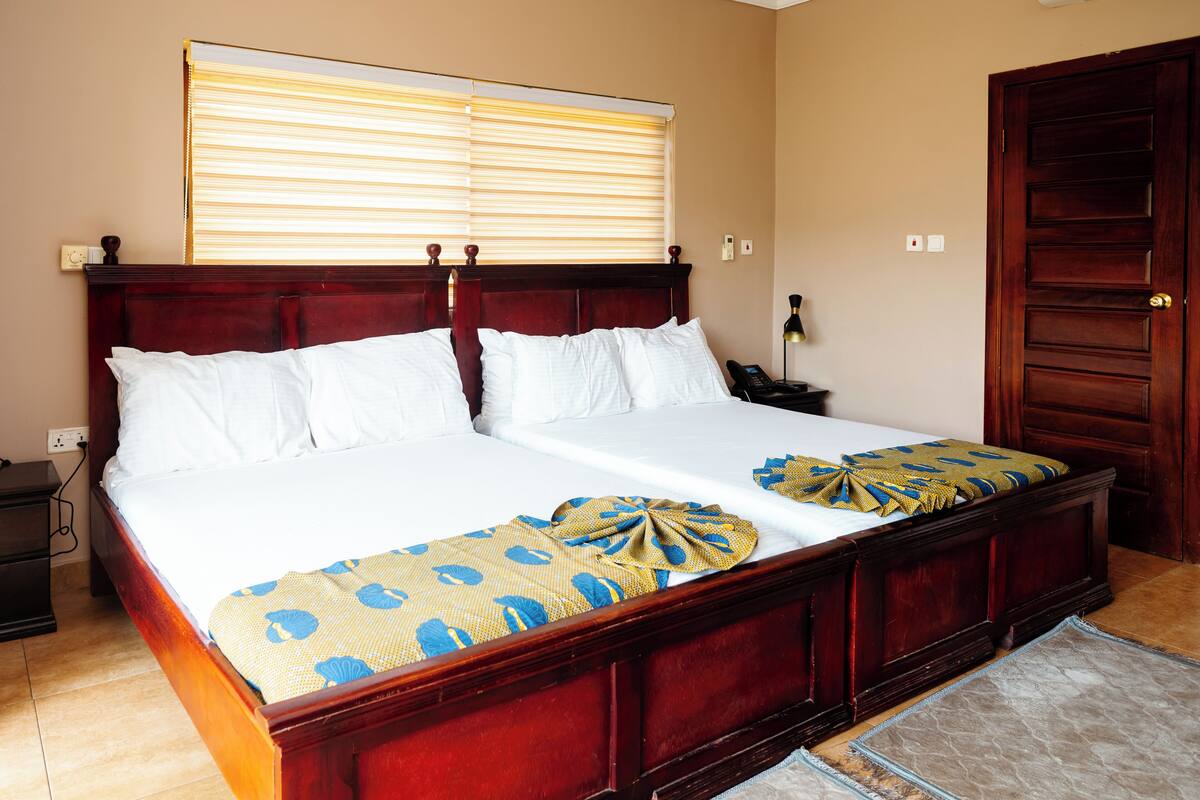 Habitación Deluxe con 2 camas individuales, balcón, vistas a la montaña | Escritorio, espacio para trabajar con un portátil, wifi gratis