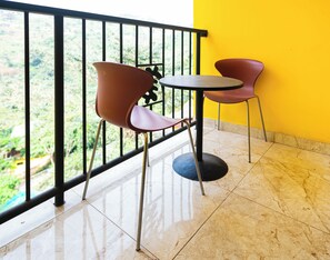 Superior Room, Balcony, Mountain View | Outdoor dining - Cactus Creek Hotel (Aburi)