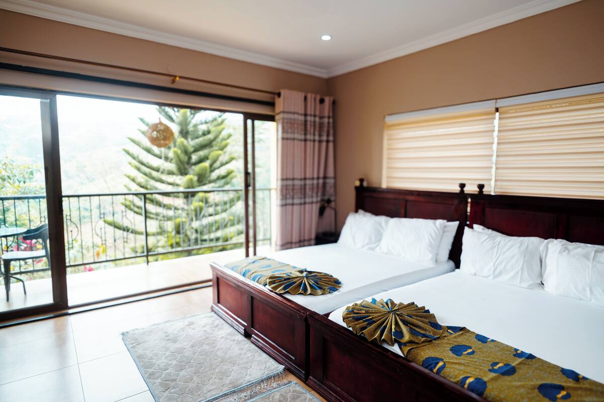 Deluxe Twin Room, Balcony, Mountain View | Meja, ruang kerja komputer riba, Wi-fi percuma 
