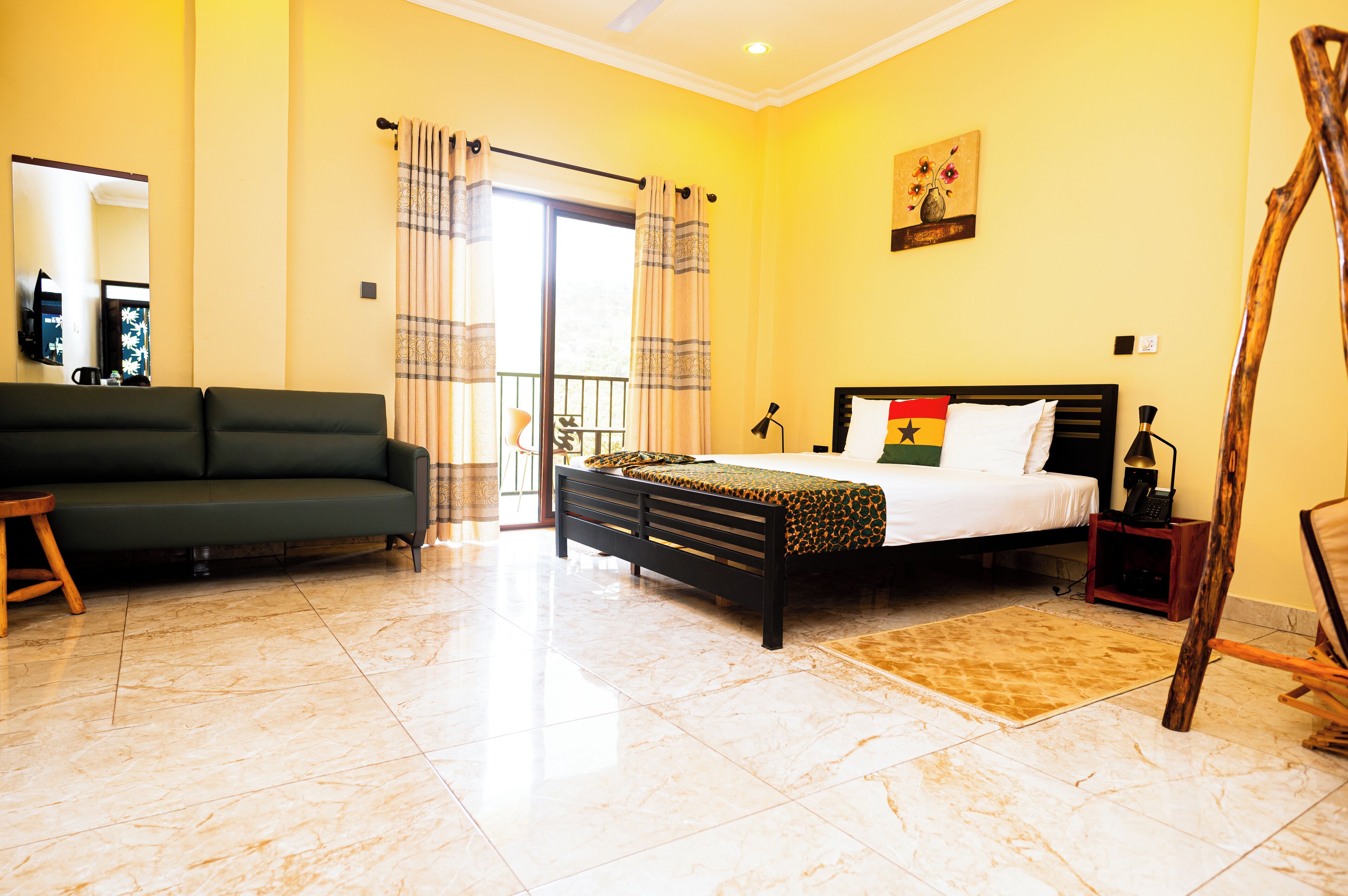 Habitación superior, balcón, vistas a la montaña | Escritorio, espacio para trabajar con un portátil, wifi gratis