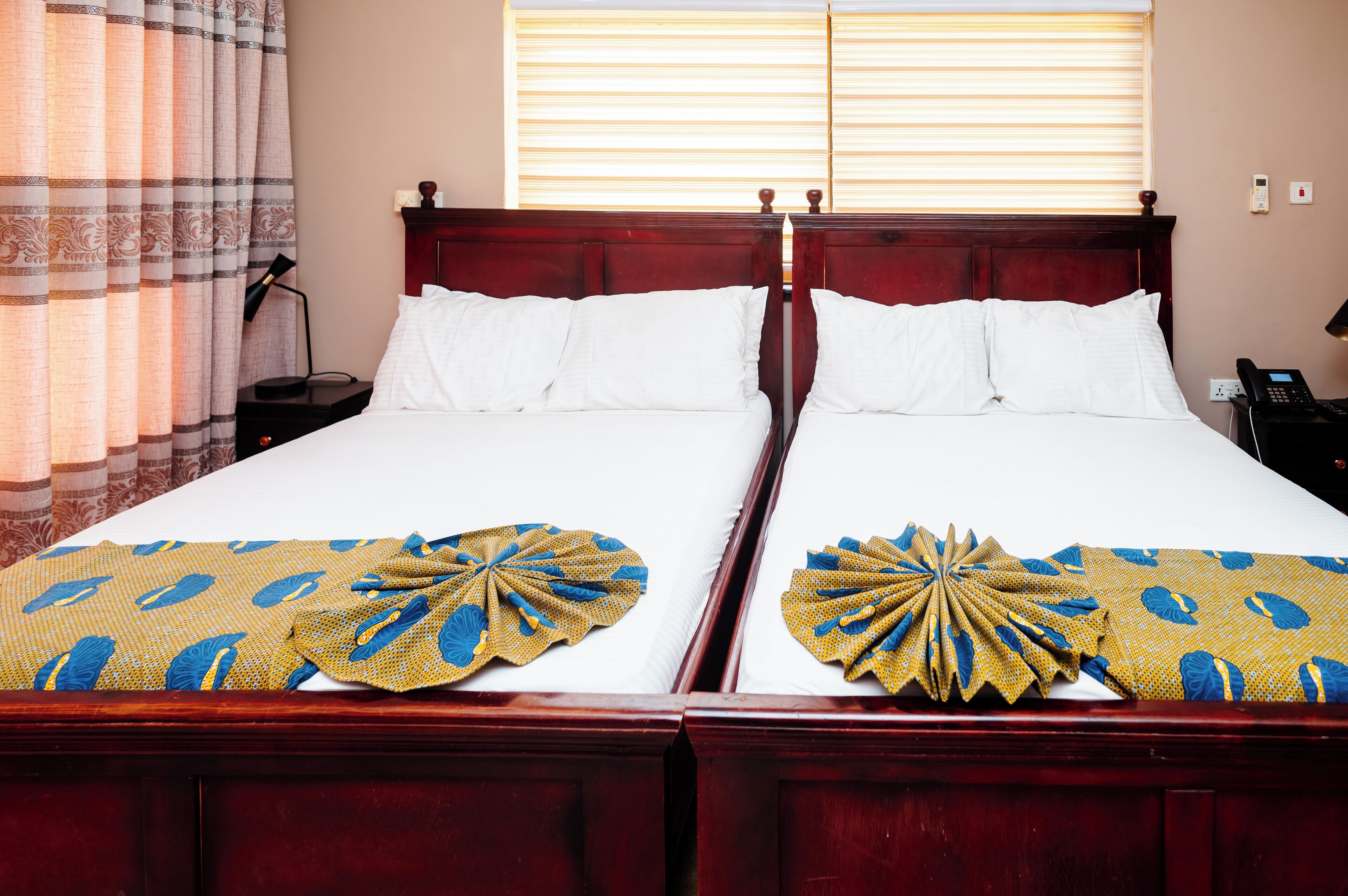 Habitación Deluxe con 2 camas individuales, balcón, vistas a la montaña | Escritorio, espacio para trabajar con un portátil, wifi gratis