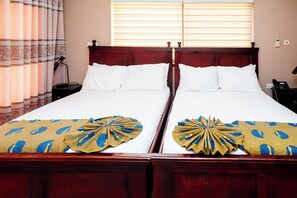 Habitación Deluxe con 2 camas individuales, balcón, vistas a la montaña | Escritorio, espacio para trabajar con un portátil, wifi gratis