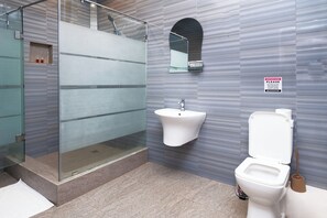 Superior Room, Balcony, Mountain View | Bathroom - Cactus Creek Hotel (Aburi)