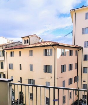 Property grounds - River and Tower Pisa. Apartment in the heart of the Lungarni near Leaning Tower (Pisa)