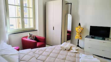 1 bedroom, iron/ironing board, travel cot, free WiFi