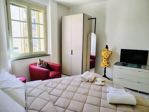 1 bedroom, iron/ironing board, travel cot, free WiFi - River and Tower Pisa. Apartment in the heart of the Lungarni near Leaning Tower (Pisa)