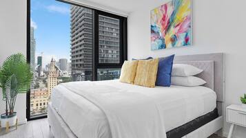 3 habitaciones, escritorio, tabla de planchar con plancha y wifi