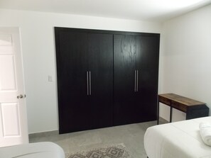 1 dormitorio, tabla de planchar con plancha, wifi