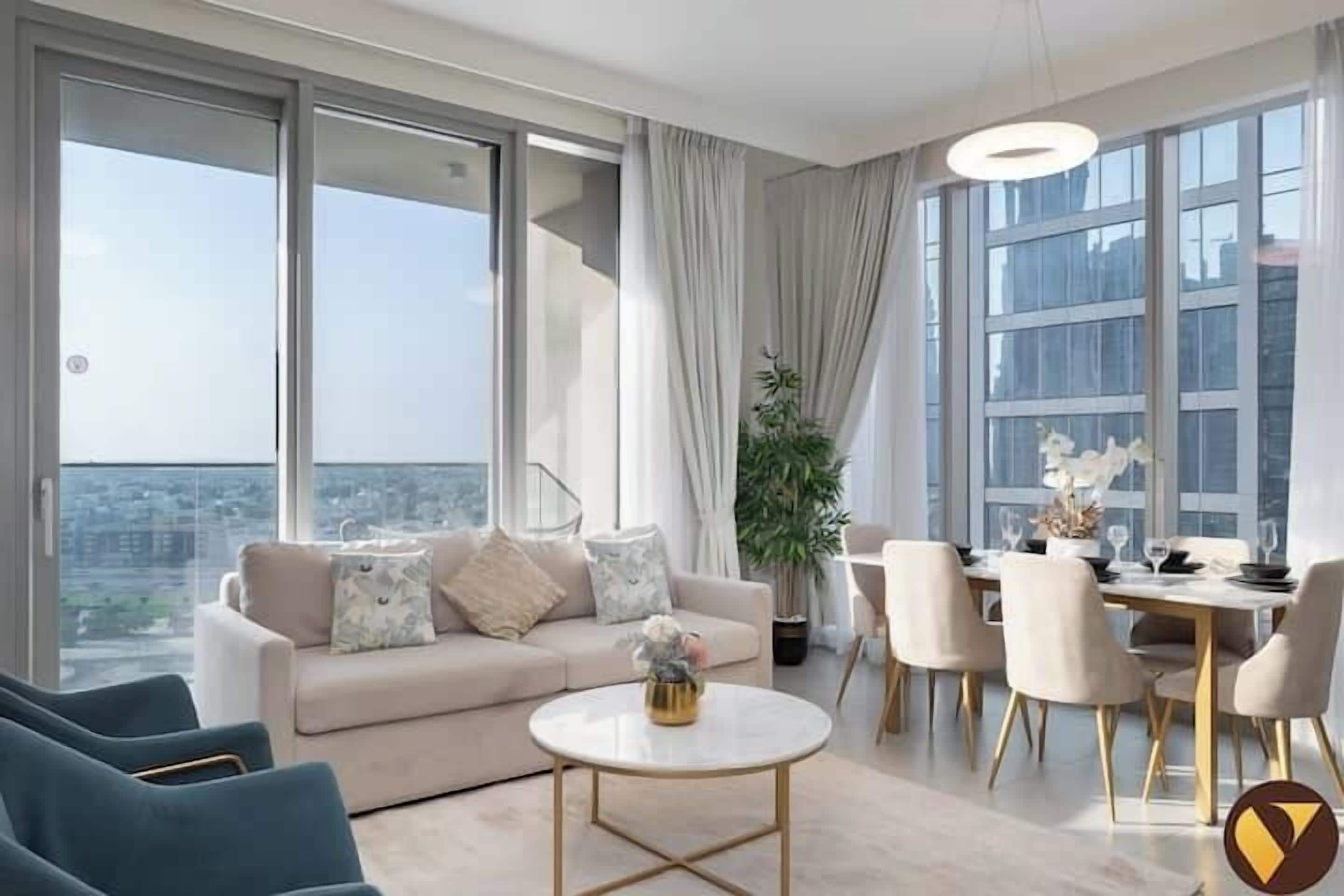 奢华公寓, 阳台, 城市景观 | 起居区 | 65-英寸智能电视 （配备有线频道）、桌上足球