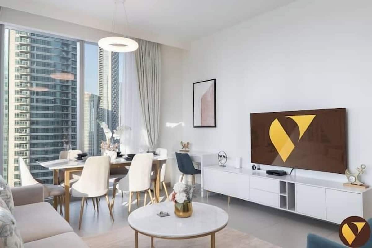 奢華公寓, 露台, 城市景 | 客廳 | 65 吋智能電視連有線電視頻道、足球機