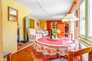 Interior - Holiday Home 'La Tonnelle' with Mountain View, Wi-Fi and Air Conditioning (Malaucène)