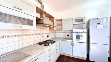 Kühlschrank, Geschirrspüler