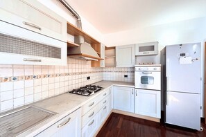 Kühlschrank, Geschirrspüler