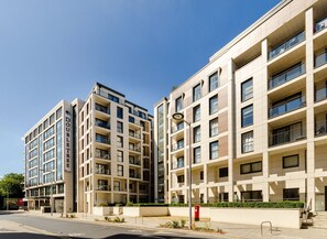 Exterior - Lovely, spacious 2BR Apartment central Kingston - Pass the Keys (Kingston-upon-Thames)