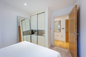 3 bedrooms, iron/ironing board, free WiFi, bed sheets - Lovely, spacious 2BR Apartment central Kingston - Pass the Keys (Kingston-upon-Thames)