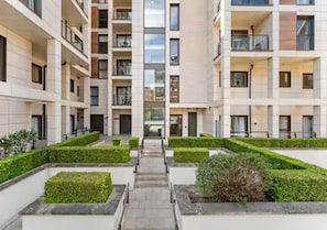 Exterior - Lovely, spacious 2BR Apartment central Kingston - Pass the Keys (Kingston-upon-Thames)