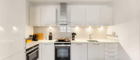 Coffee/tea maker, fridge, microwave, oven