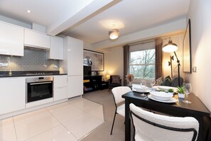 Fridge, oven, dishwasher, coffee/tea maker