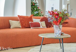 TV, fireplace, books, stereo - Domaine Arterra | Private 5-ha Estate, Pool & Tennis Court (Lauris)