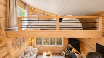 1 bedroom, bed sheets