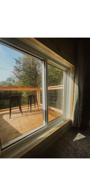 Interior - Addys cabin in the trees (HUNG)