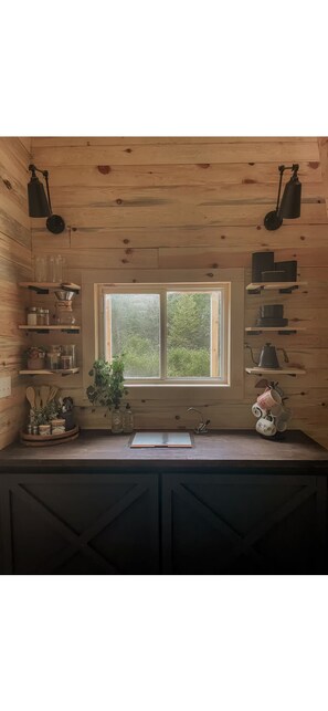 Interior - Addys cabin in the trees (HUNG)
