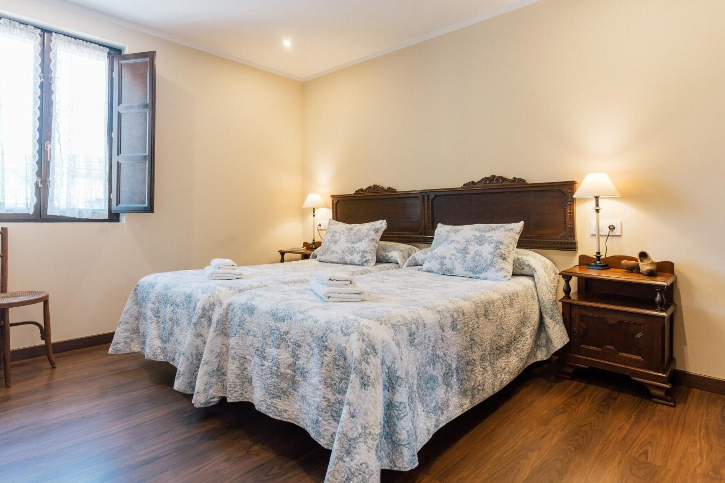 Iron/ironing board, WiFi, bed sheets