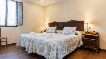 Iron/ironing board, WiFi, bed sheets