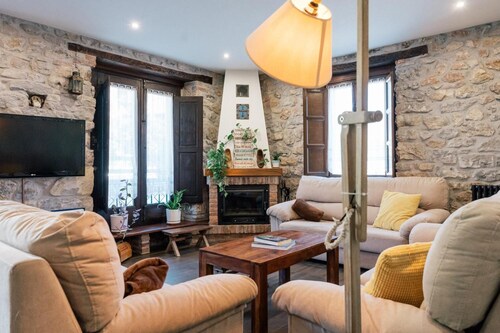 Maison de vacances 'El Reinazu' avec vue montagne, terrasse privée et Wi-Fi