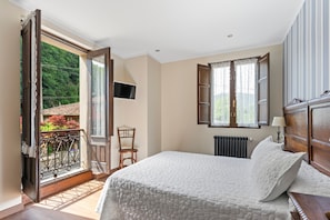 4 chambres, fer et planche à repasser, Wi-Fi, draps fournis