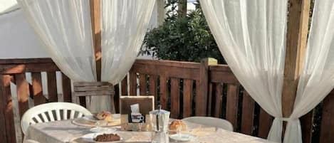Outdoor dining