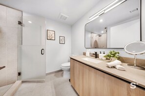 Apartment, Balcony, City View | Bathroom - Downtown Miami Luxury Condo - City Views (Miami)