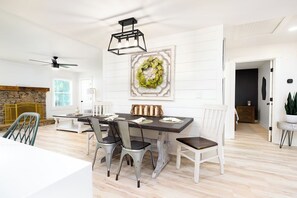 Interior - Farmhouse style w/ a pool & hot tub (Smiths Station)
