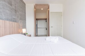 Suite, City View | Laptop workspace, blackout curtains, iron/ironing board, free WiFi - Arena Calzada (Monterrey)